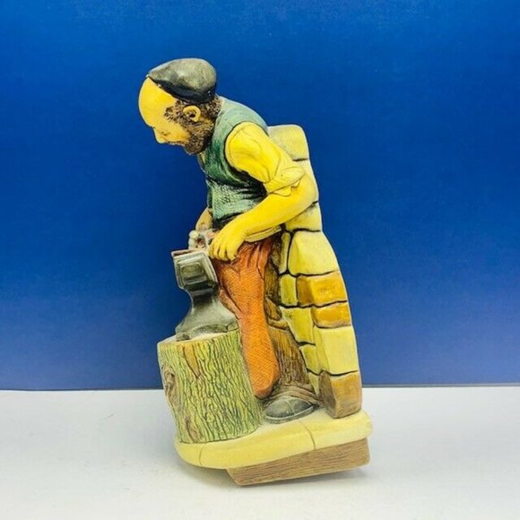 Chalkware figurine England Naturecraft Blacksmith - Picture 6 of 7